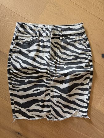 AMISU Rock Zebra Print Denim - 34/CS