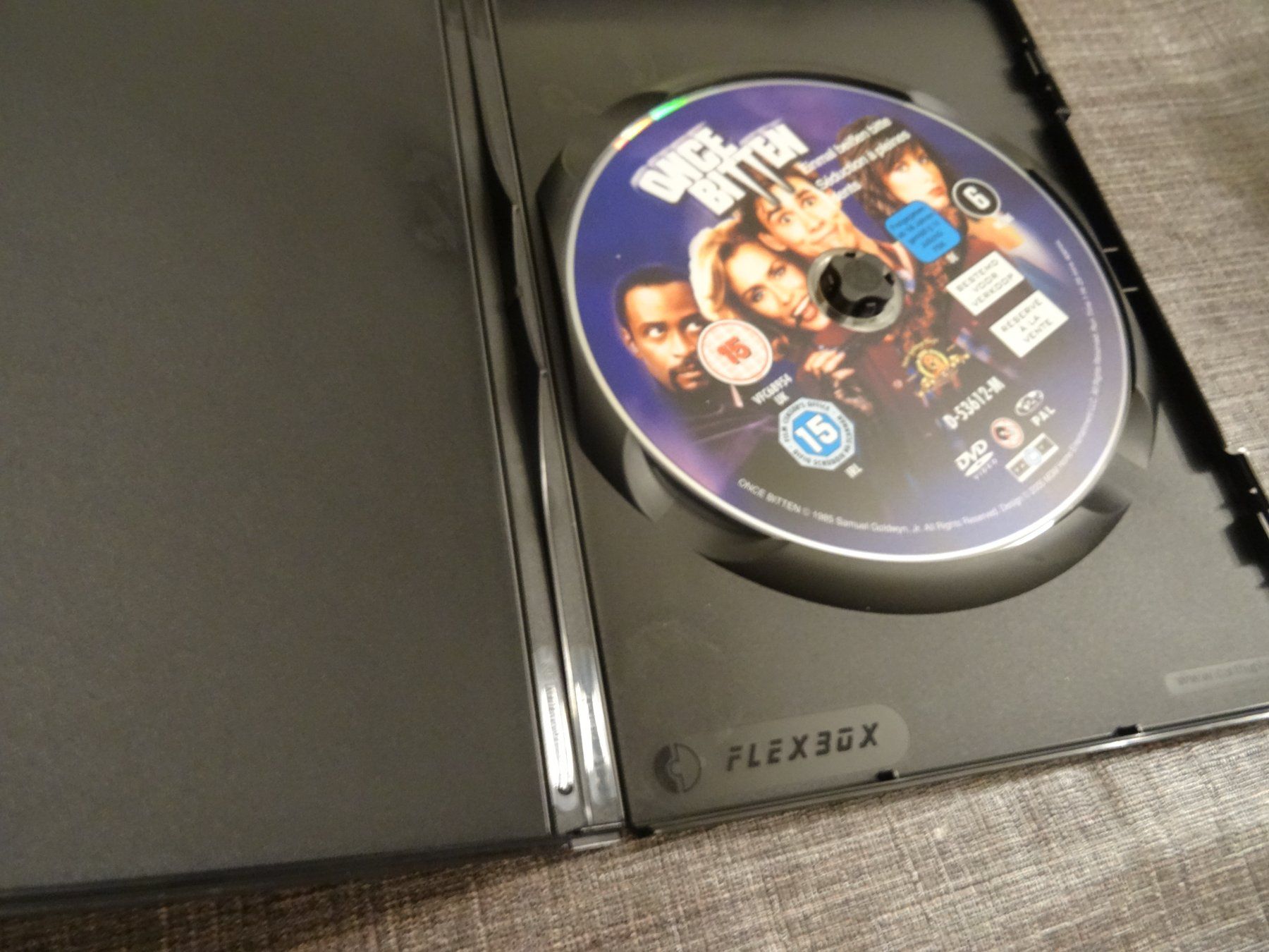 Tutti i DVDs: DVD Einmal Beissen Bitte – Usato da Olten venduto da Disc-Verkauf 1