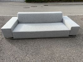 Hellgraues Dreier-Wollsofa „Jongform“ (NR-Haushalt)