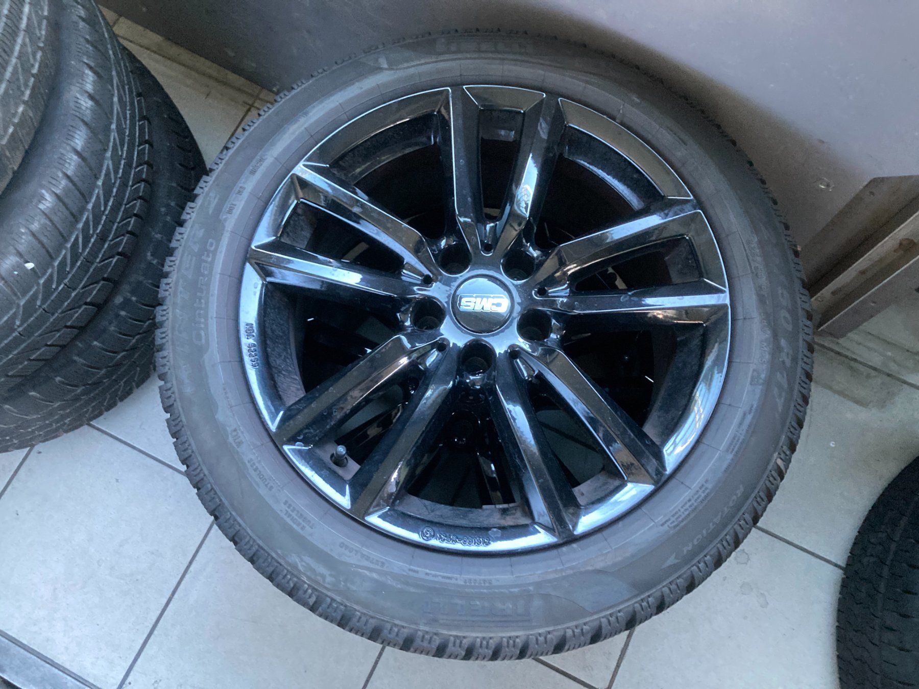Audi Pneus & Roues: Audi A5 Winterräder 225/50R17 Pirelli – D'occasion à Cham par WB2223 3