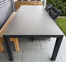 Grosser Gartentisch mit 2 Stühle und massivholzbank