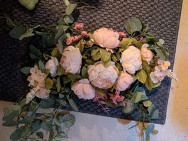 Kunstblumen für Hochzeitsbogen