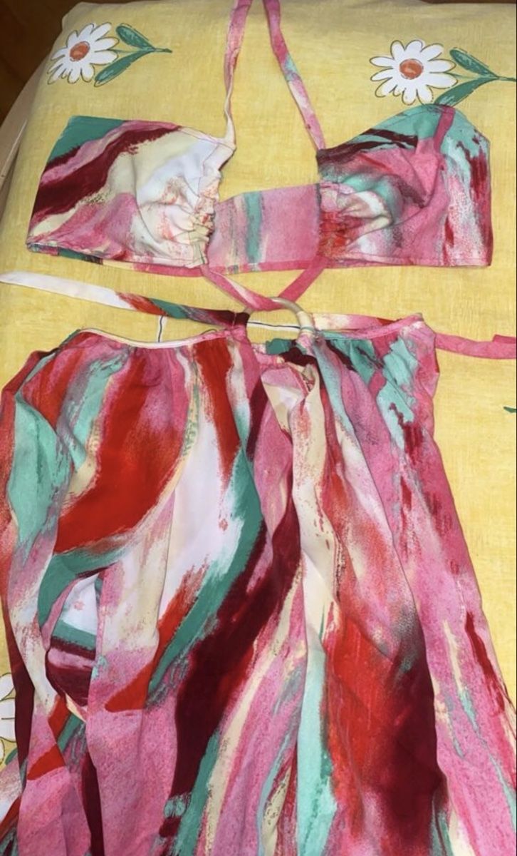 Vestiti: ROBE LONGUE DE PLAGE MULTICOLORE À DÉCOUPES – Nuovo (secondo la descrizione) da Lausanne venduto da mau_6tnl 3