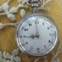 antike kleine runde Taschenuhr, Silber/Gold