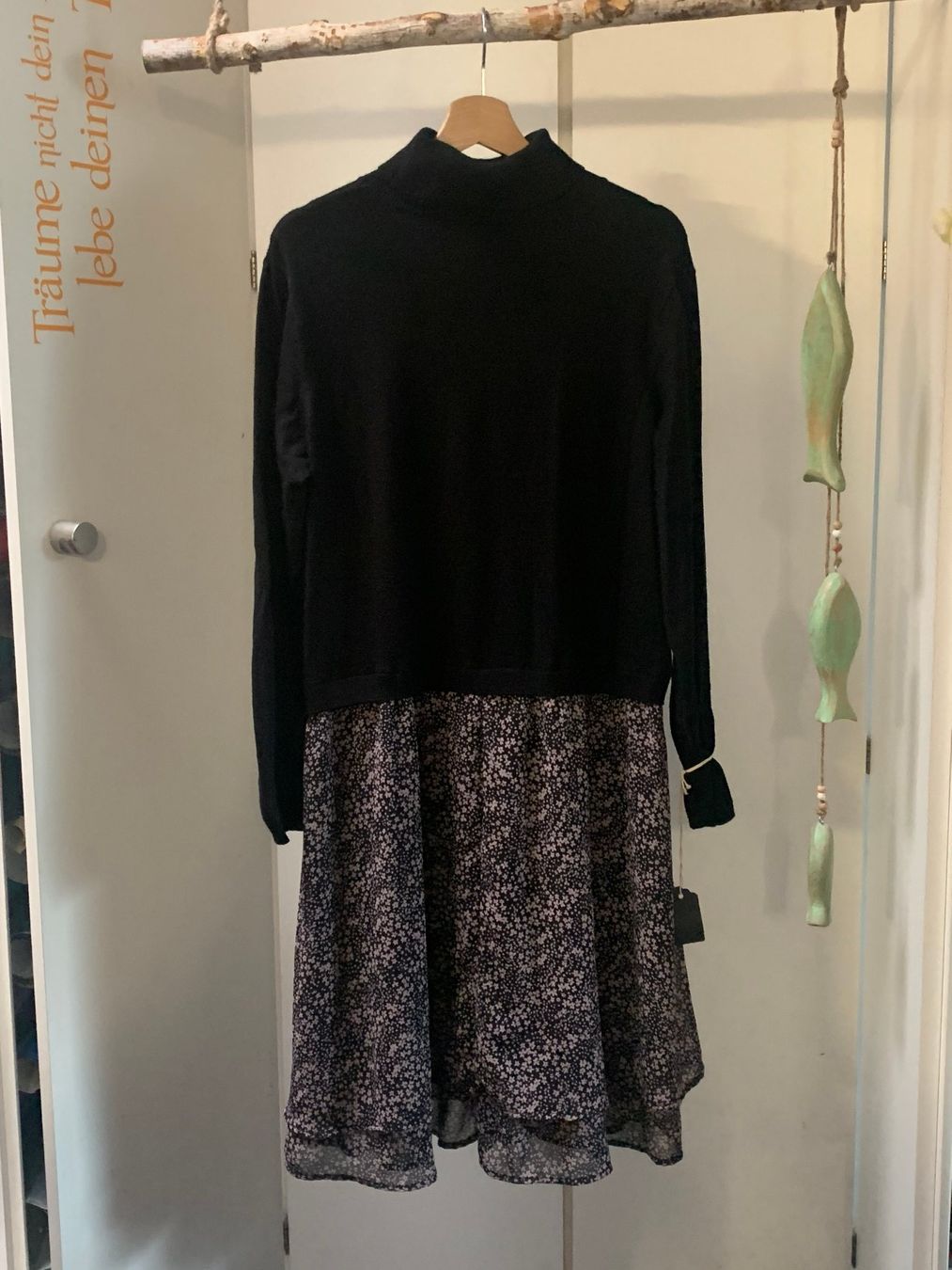 C&A Kleider: Kleid, Grösse L-XL, schwarz mit Blumenmuster – Gebraucht aus St. Gallen von Miousch