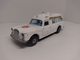 Matchbox SpeedKings Mercedes "Binz" Ambulance