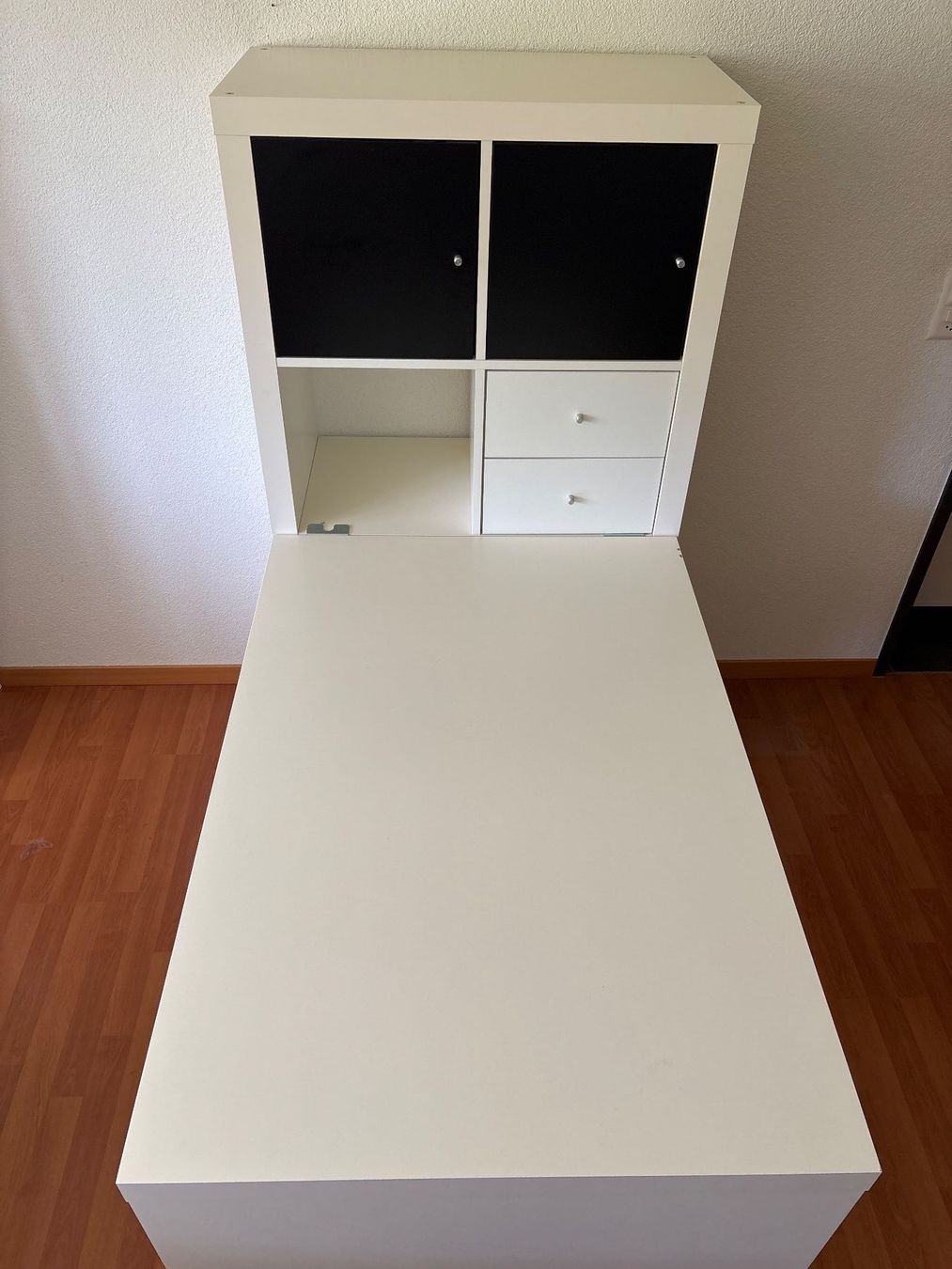 Ikea Scrivanie: Ikea Kallax mit Pult / Schreibtisch – Usato da Sattel venduto da nat_g7f9 1