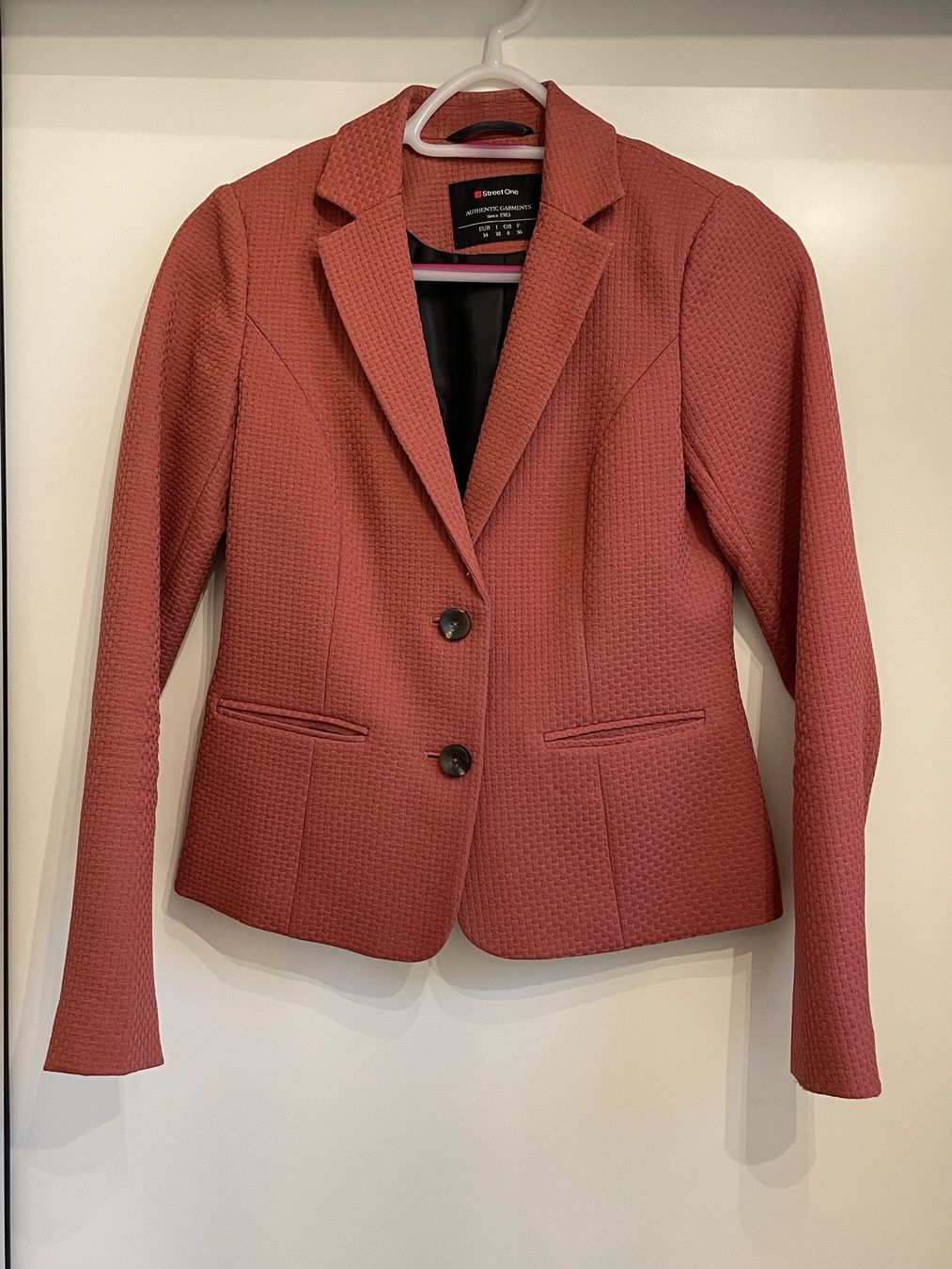 Giacche: toller Blazer mit dezenter Farbe – Usato da Niederbüren venduto da 9632
