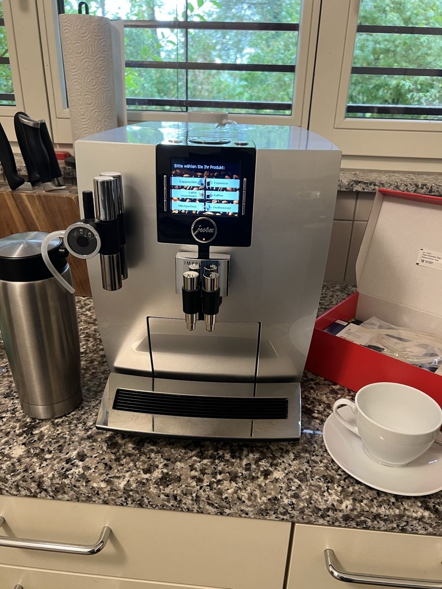 Jura Kaffeemaschinen & Espressomaschinen: JURA  J9 impressa – Gebraucht aus Kloten von sal_2kb8