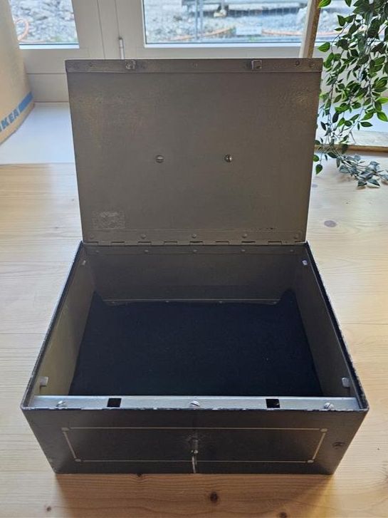 Registratore di cassa: Antike Geldkassette – Usato da Brügg BE venduto da POU-BELLE 5