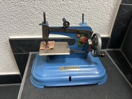 Antike Mini-Nähmaschine "MA COUSETTE", Deko-Objekt