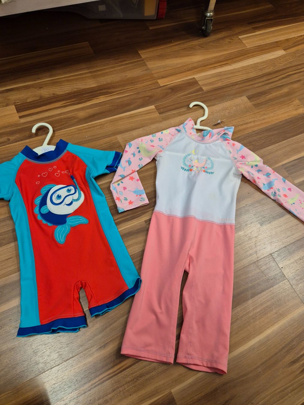 Badekleider & Bikinis: 2 Uv Badeanzug Gr. 80/86  B – Gebraucht aus Schwarzenburg von Flamingo07