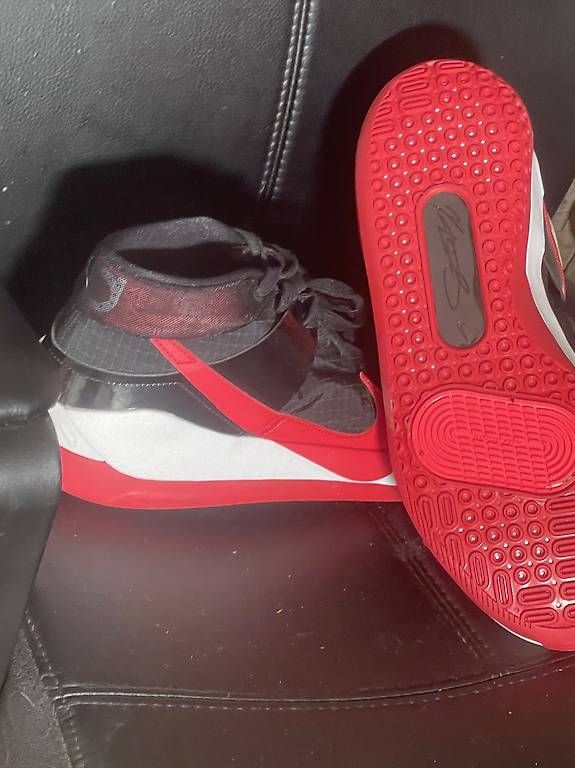 Herrenschuhe: Nike Schuhe NEU GR 49 – Gebraucht aus Rümlang von ane_y72d 3