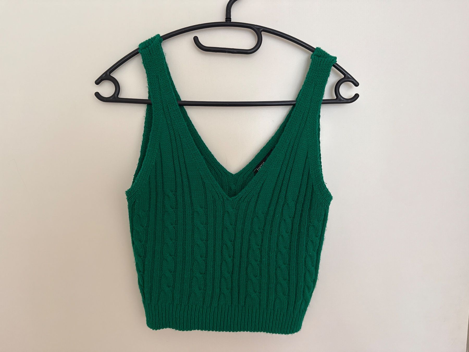 Top: Fame Crop Top M/L – Usato da Horgen venduto da linuxrp