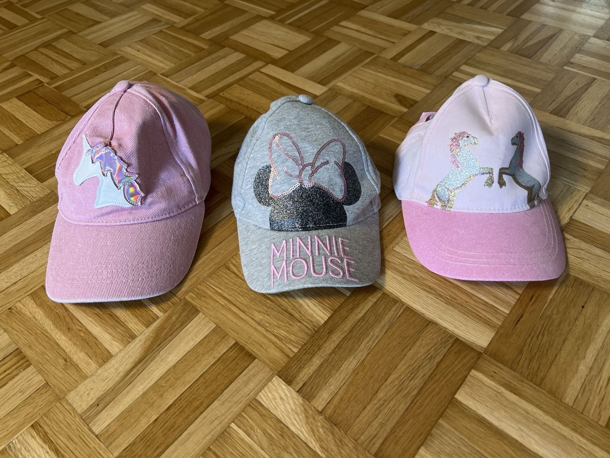 Autres vêtements fille: 3 Mädchen-Caps - Grösse 50 - 54 cm – D'occasion à Zuchwil par Commander0