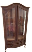 Elegante Stilvitrine aus Holz mit Glastüren & Schubladen TOP