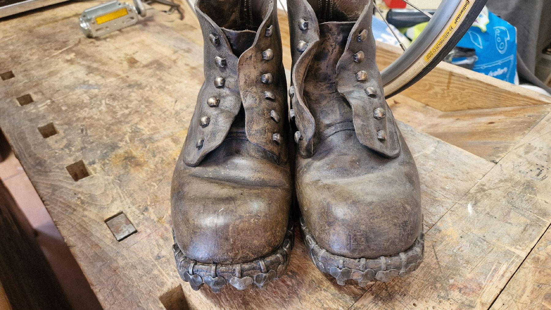 Scarpe da uomo: Originale Militärstiefel mit Spikes – Usato da BERN venduto da Intarsia 5