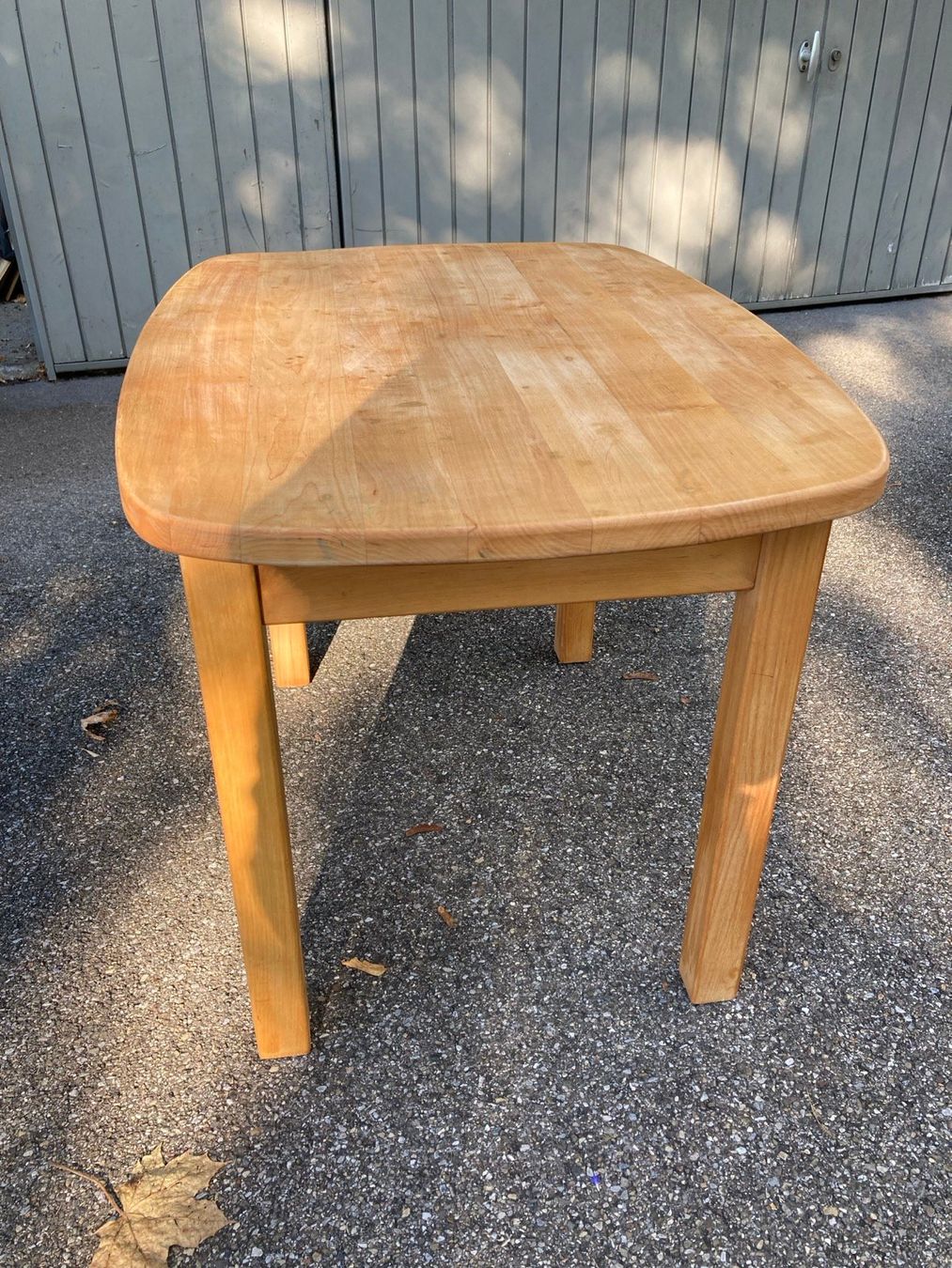 Tables: Kindertisch Holz massiv – D'occasion à Zürich par flots_riants 1