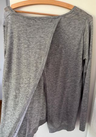 minimum. Pullover  mit offenem Rückenausschnitt. Grau. M.