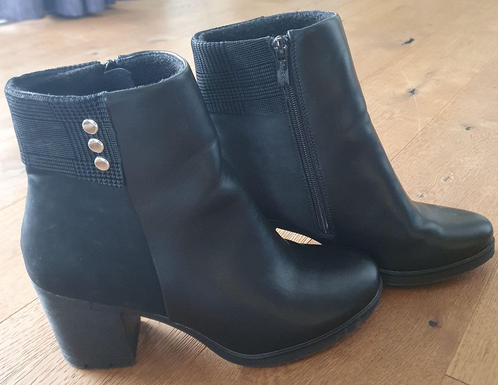 Damenschuhe: Stiefel/Stiefeletten/Boots Grösse 39 – Gebraucht aus Römerswil LU von cfm_j789