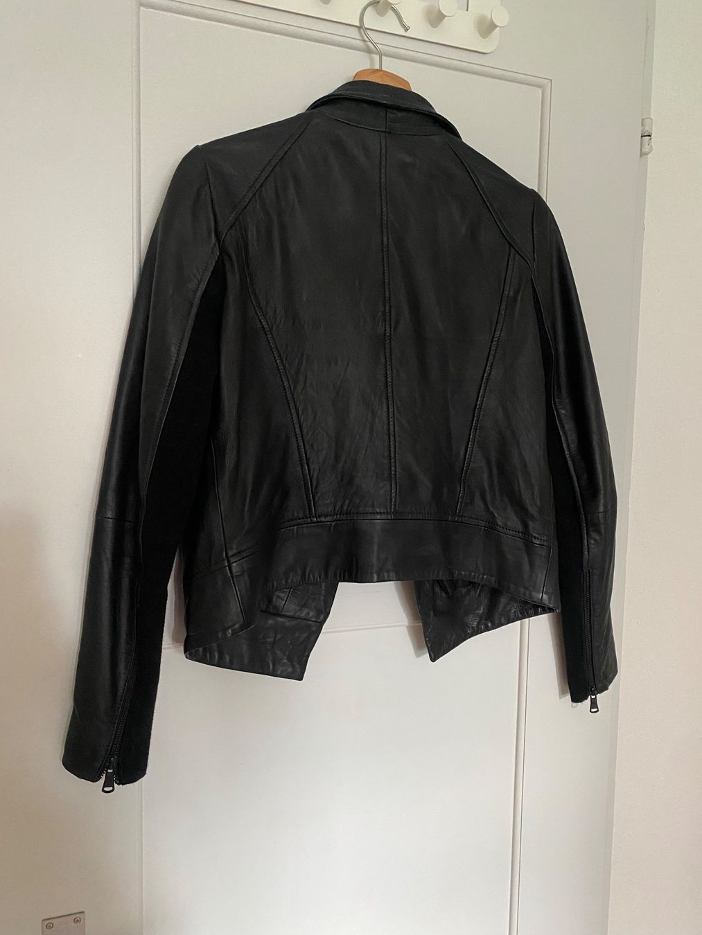 Giacche: Schwarze Lederjacke, Gr. XS – Usato da Fribourg venduto da Sowizo 1