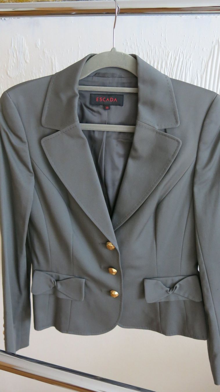 Escada Giacche: ESCADA Blazer – Nuovo (secondo la descrizione) da Lachen SZ venduto da artbyblondangel 1