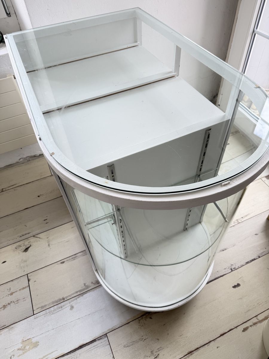 Vitrinen: *ab Fr.1.-* Vitrine mit gebogenem Glas – Gebraucht aus Aetigkofen von photoallerlei 4