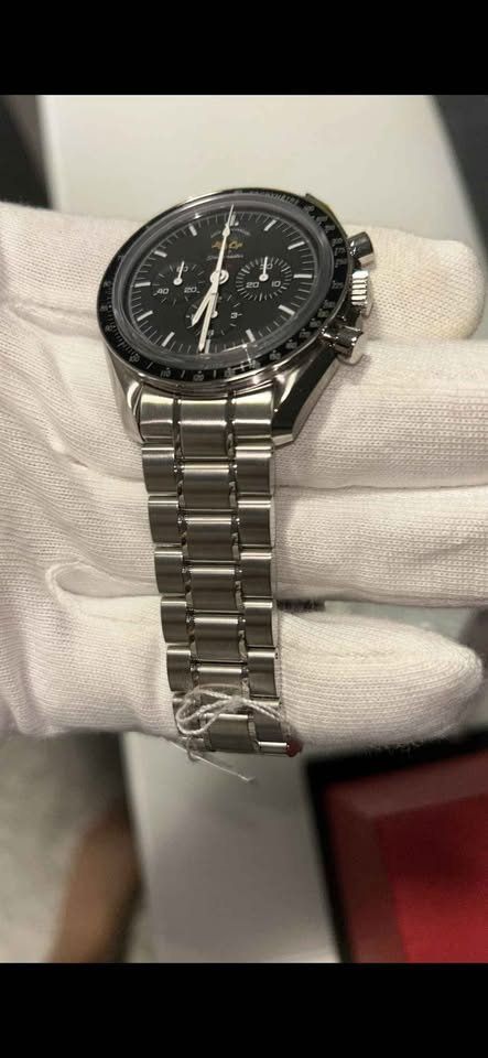 Omega Montres: OMEGA Speedmaster 50th Anniversary "1957" - Limited Edition – Neuf avec emballage d'origine à Biasca par Nicolas.Ney 2