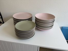 34 Essteller in Pastellfarben - Geschirrset Frühling!