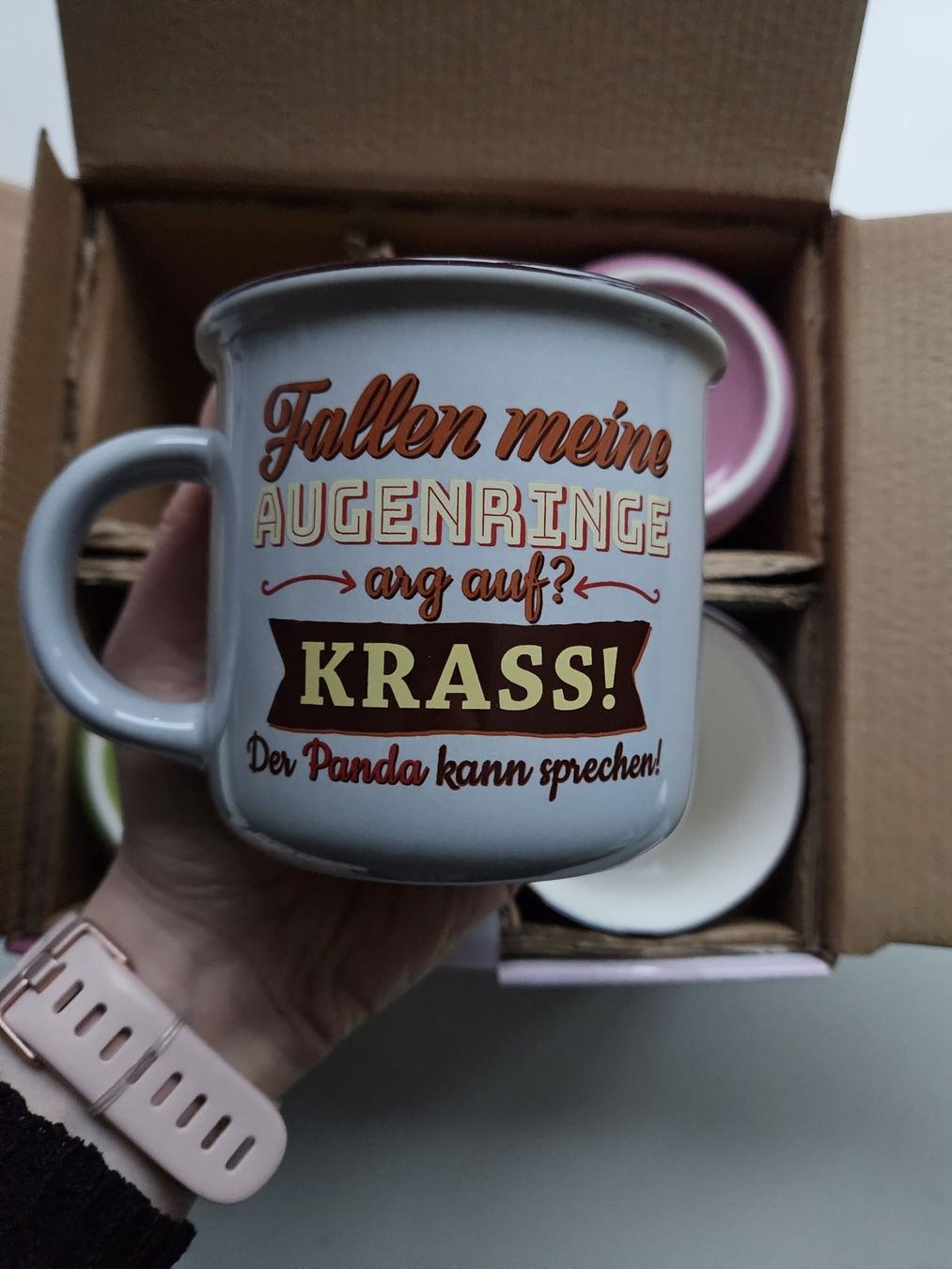 Tassen: 4er-Set Kaffeetassen mit Spruch – Neu und originalverpackt aus Schaffhausen von sabrina915 4