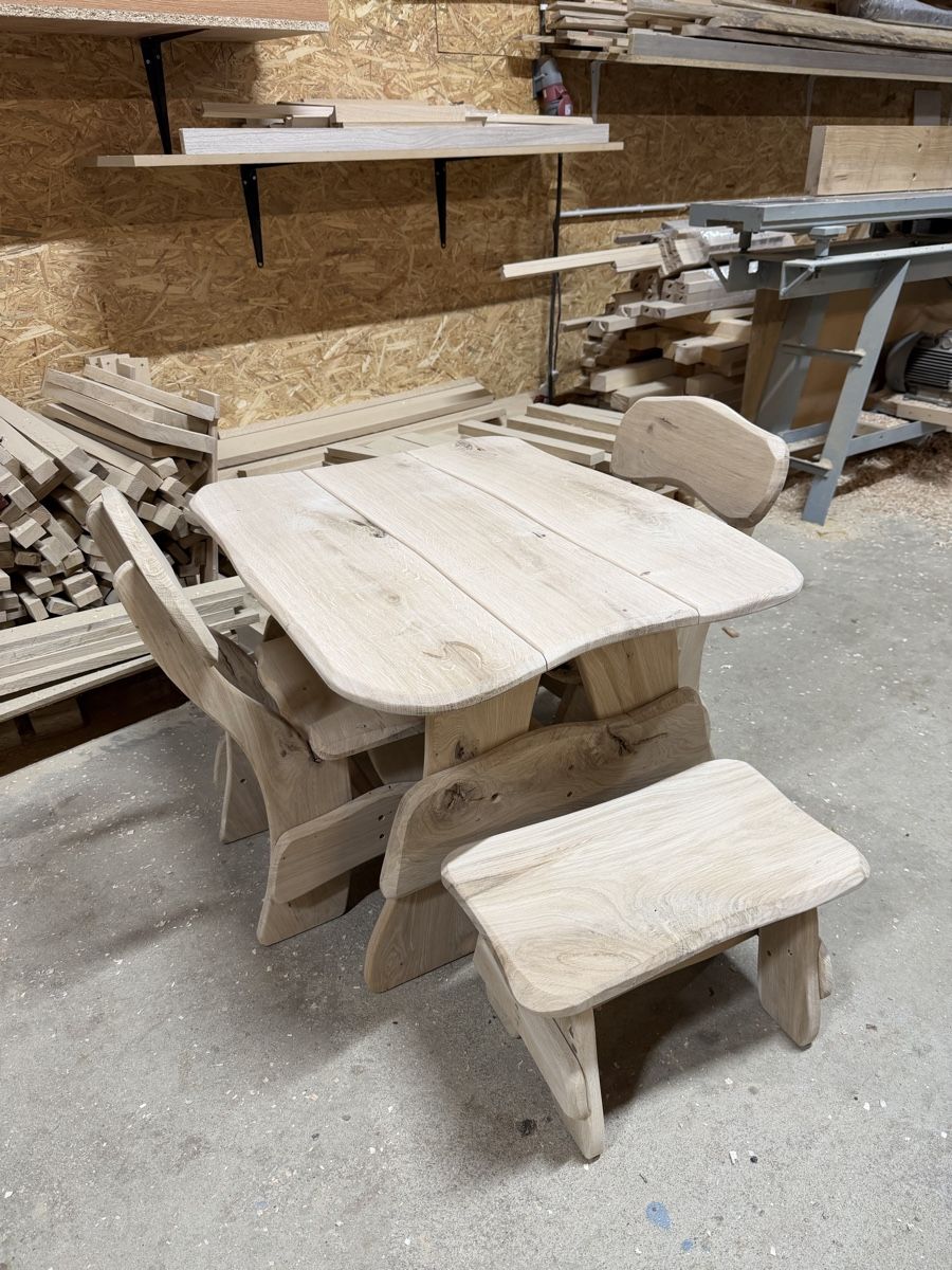 Set di tavolo e panche: Kids table in massif oak - artisanal – Nuovo e nell'imballaggio originale da Corsier GE venduto da Karol_save_planet 1