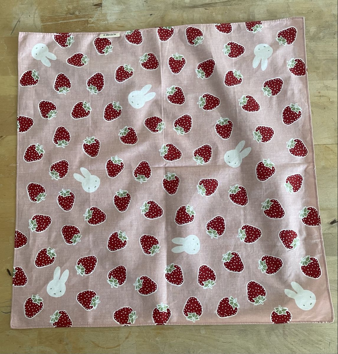 Tissus: Furoshiki Erdbeeren Muster aus Kamawanu – D'occasion à Zürich par joh_89d8 2