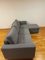 Graues Ecksofa mit Chaiselongue & Schlaffunktion