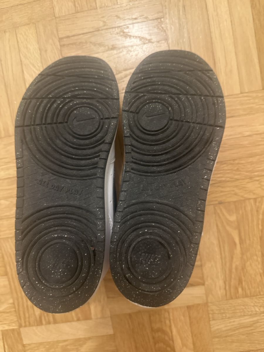 Nike Scarpe per ragazzi: Nike Turnschuhe Kinder Grösse 24 gebraucht – Usato da Jona venduto da juhel 3