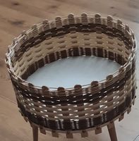 Handgefertigter Korb mit Fuss neu