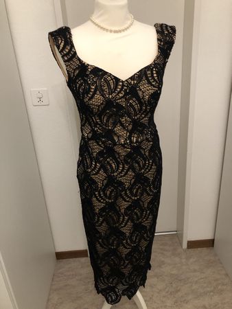 Elegantes Cocktailkleid Gr. M Spitze schwarz/nude Koton