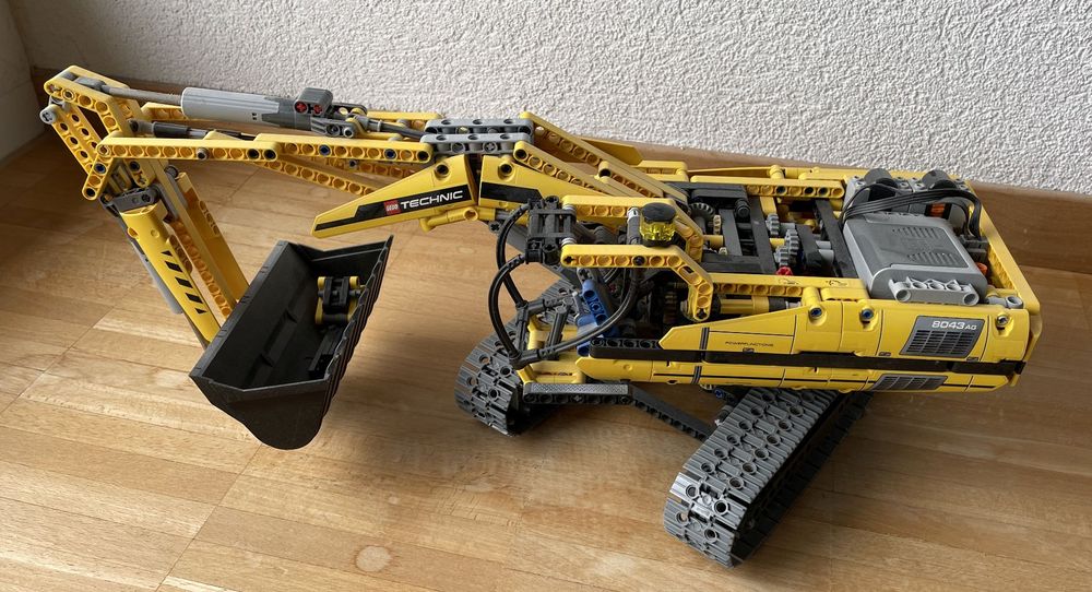 Lego Technic 8043 motorisierter Bagger (Gebraucht) in Eggersriet für ...