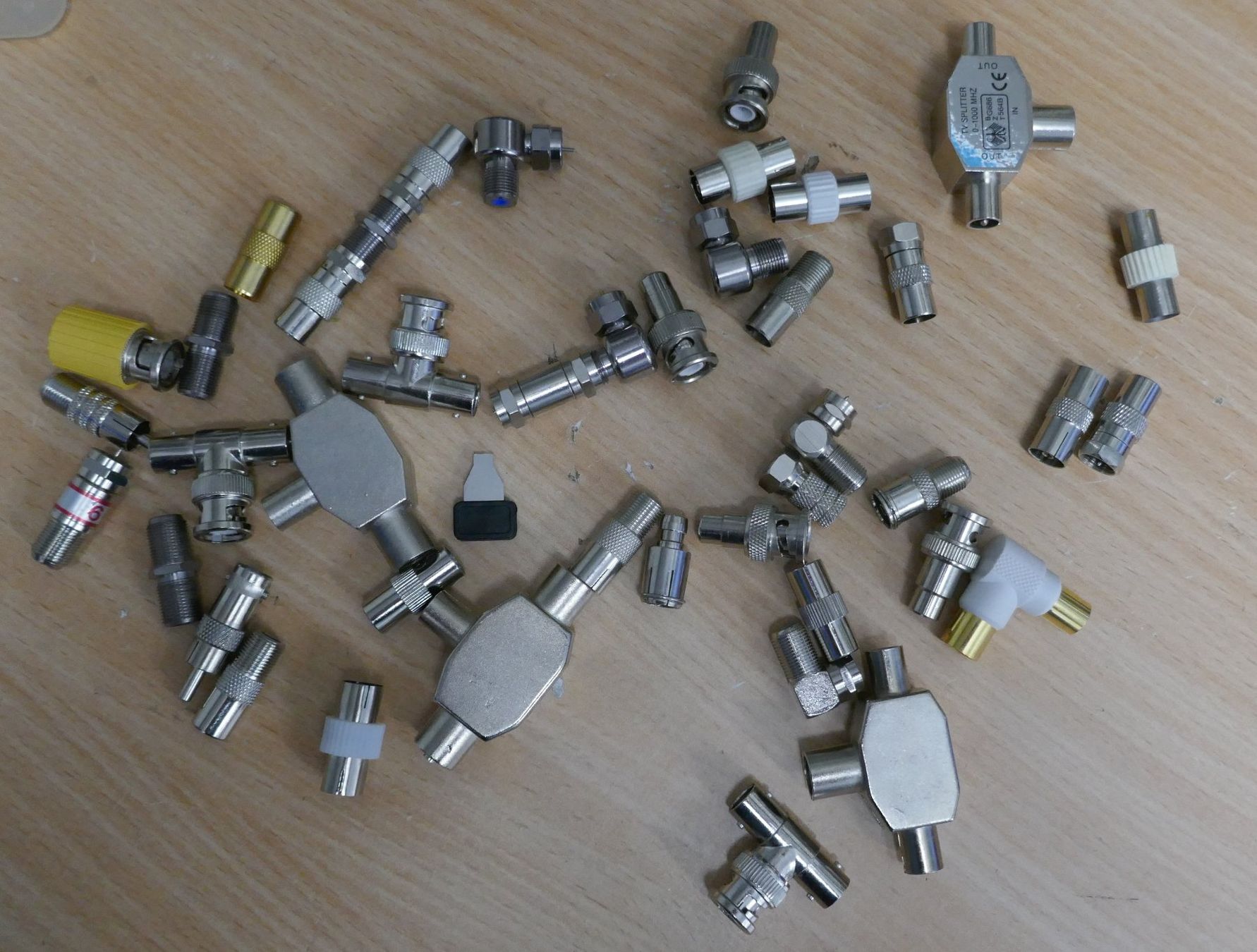 Unità & Adattatore: Sammlung BNC Stecker und Adapter – Usato da Wenslingen venduto da FairlightCMI 2