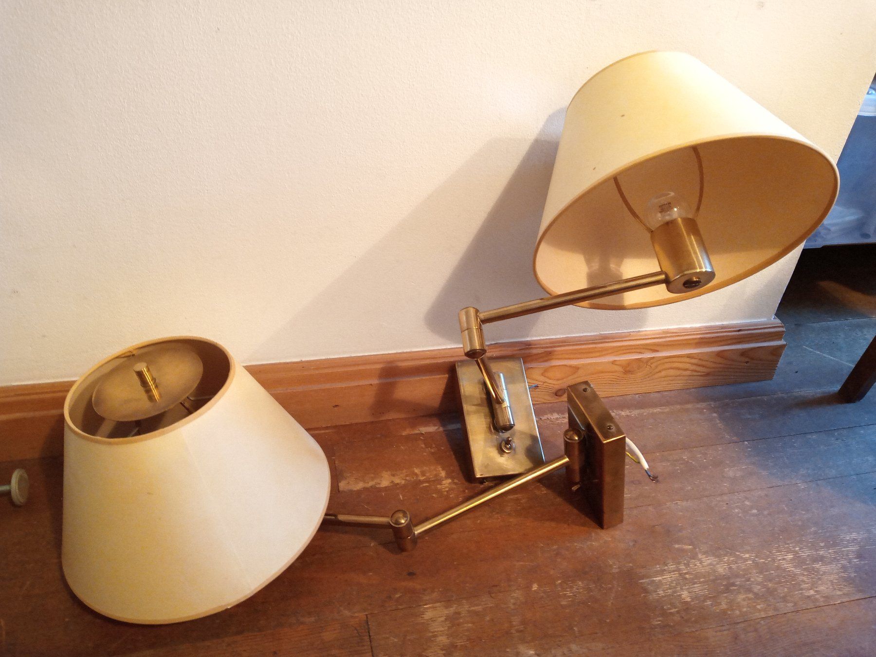 Lampade: 2 Wandlampe aus Messing – Usato da Prez-vers-Siviriez venduto da Monija70