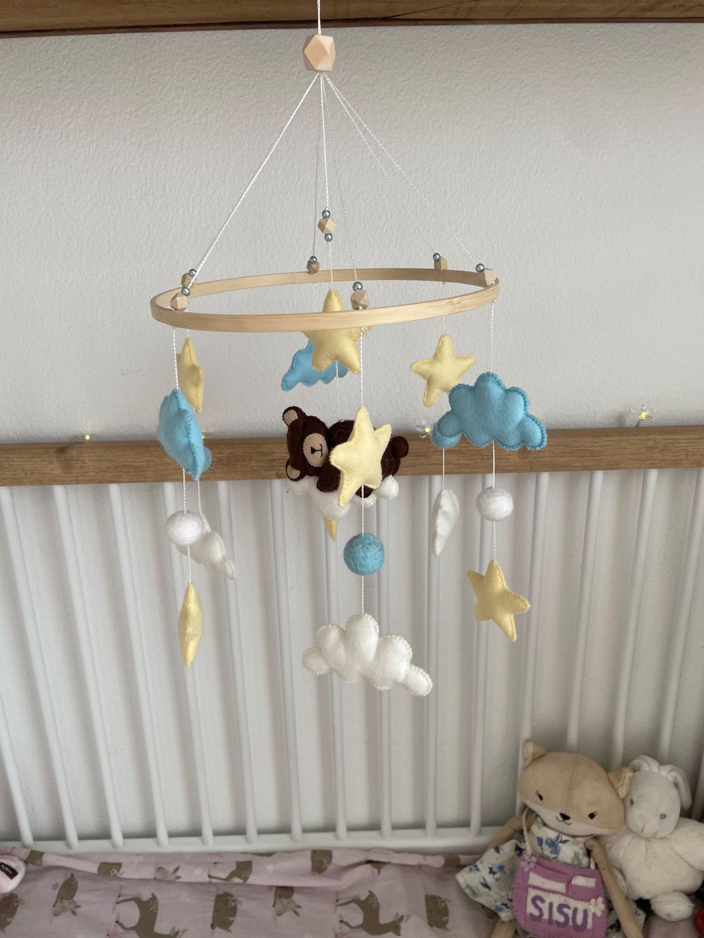 Tutte le decorazioni: Mobile mit schlafenden Bären – Nuovo e nell'imballaggio originale da Melchnau venduto da Fam.Meyer 2