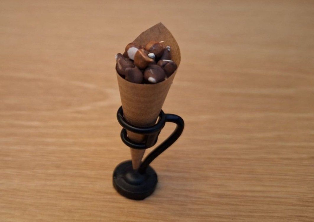 Case e mobili per bambole: Puppenhaus Marronitüte – Nuovo (secondo la descrizione) da Zürich venduto da HandmadeTinyFood 2