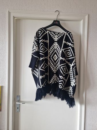 NEW poncho by Motivi