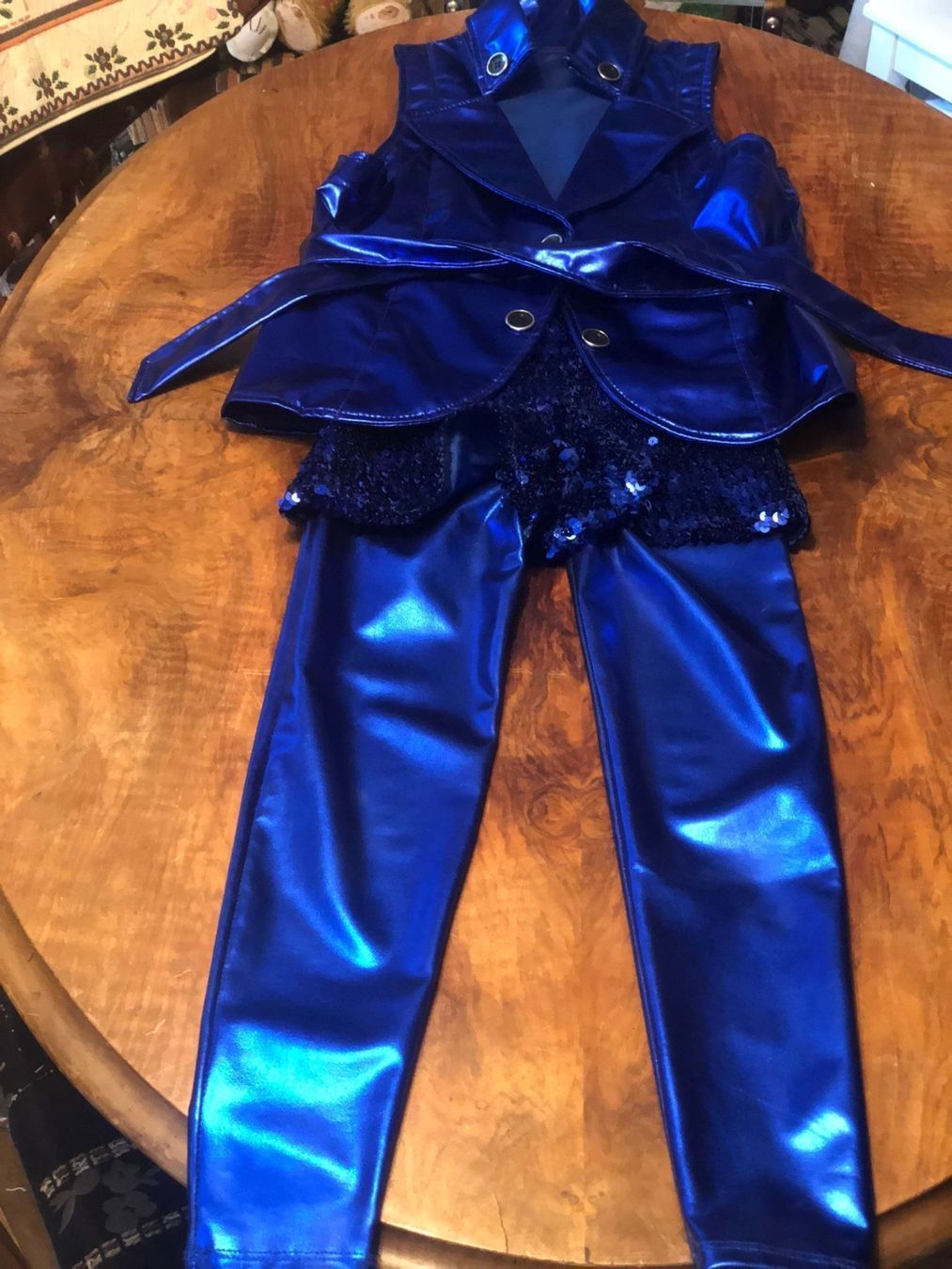 Costumi: Mädchen Ensemble glanz dunkelblau – Usato da Röschenz venduto da Tashroal