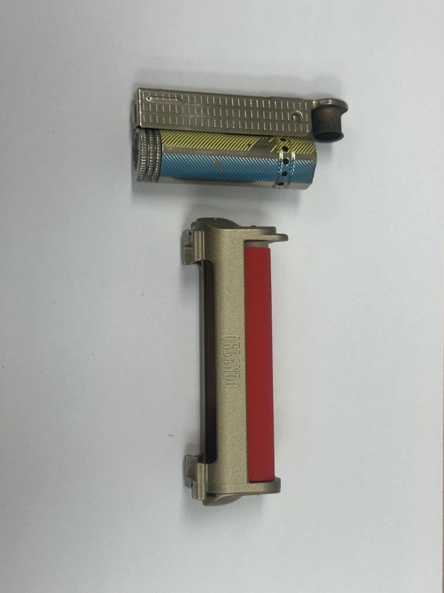 Accendini: Vintage Feuerzeug mit Drehtabak Roller – Usato da Madiswil venduto da Bilranis1071