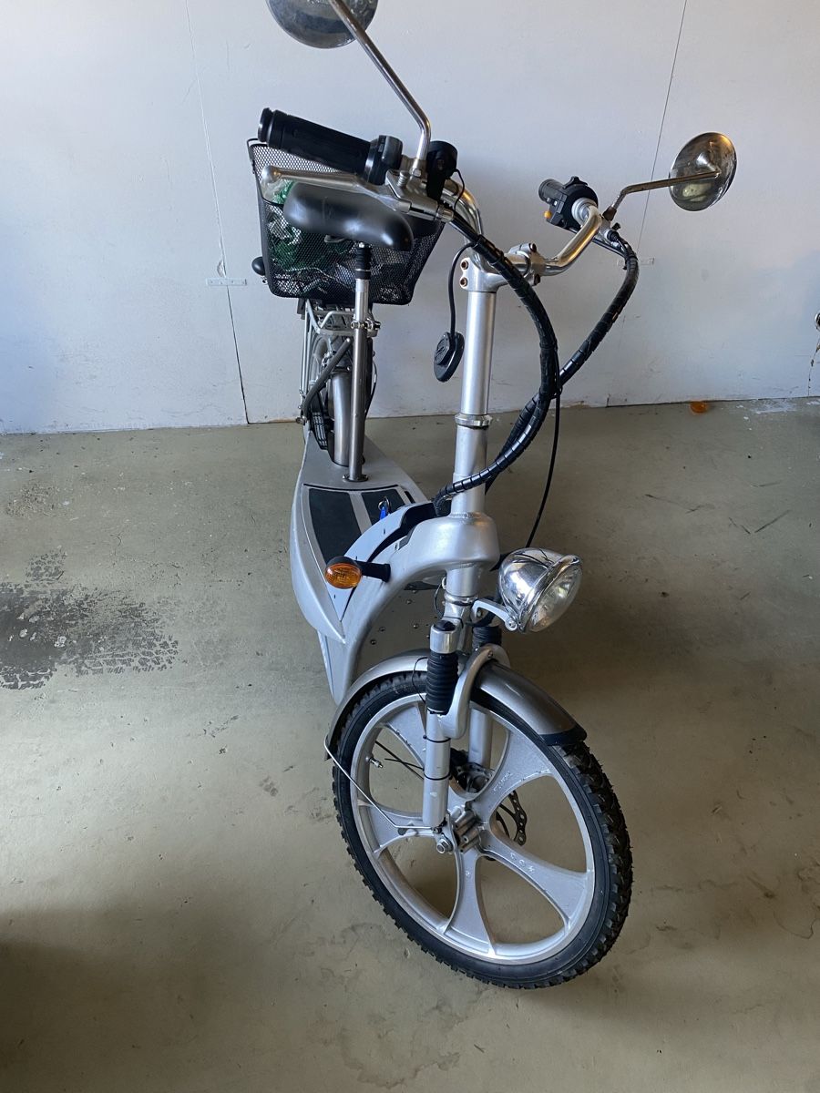 Elektromobile: 4 Stück e roller  – Defekt aus Grellingen von OCC_ASION01 3