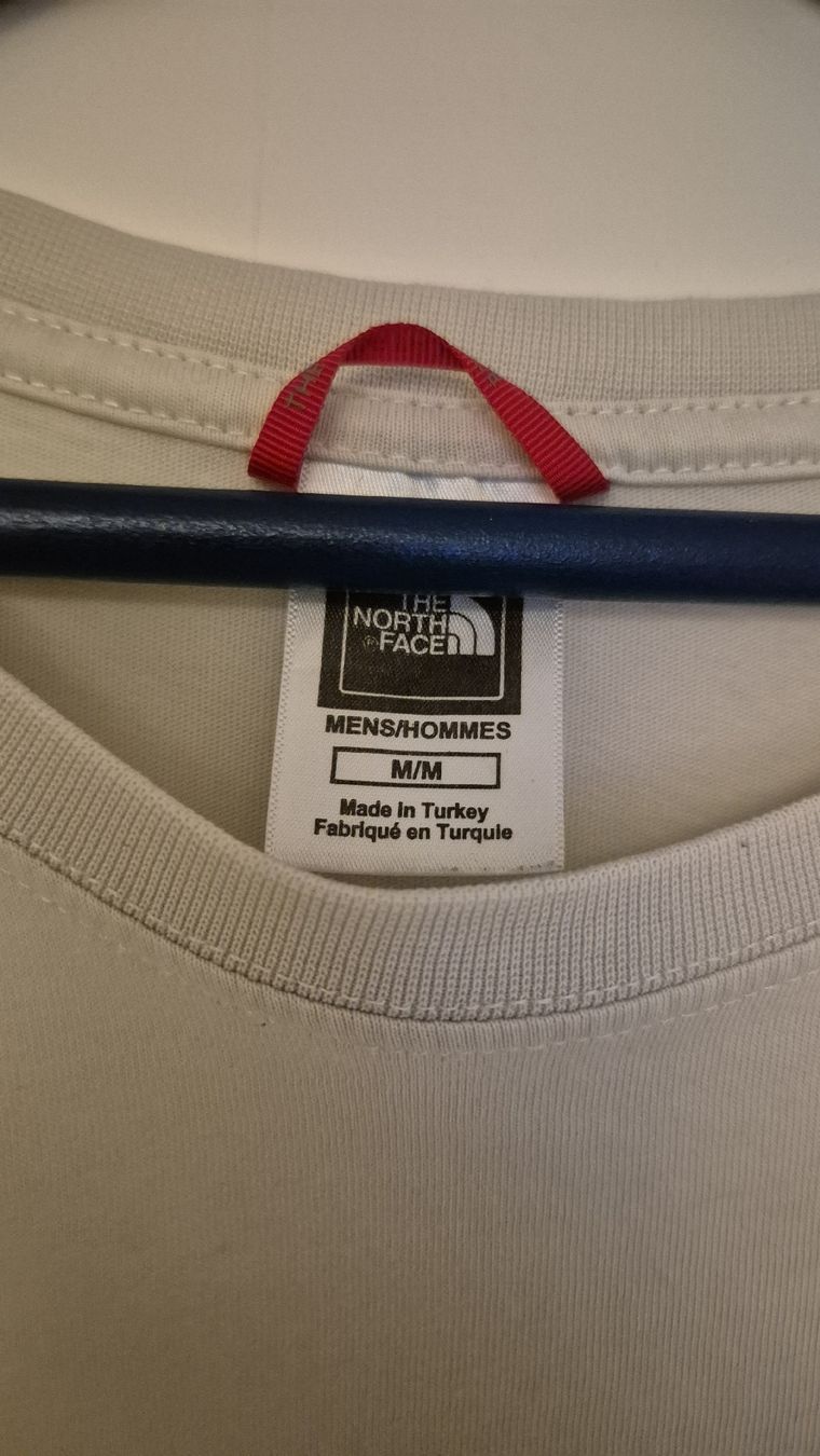 North Face T-shirts: The North Face T-Shirt, Gr. M – D'occasion à St. Gallen par justmeeee 4