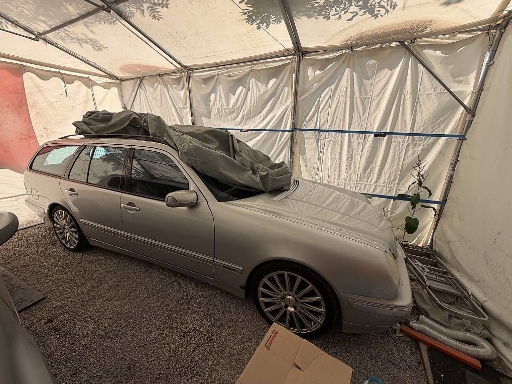 Automobili: Mercedes Benz E 320T Avantgarde  – Usato da Münchwilen AG venduto da Vinnis