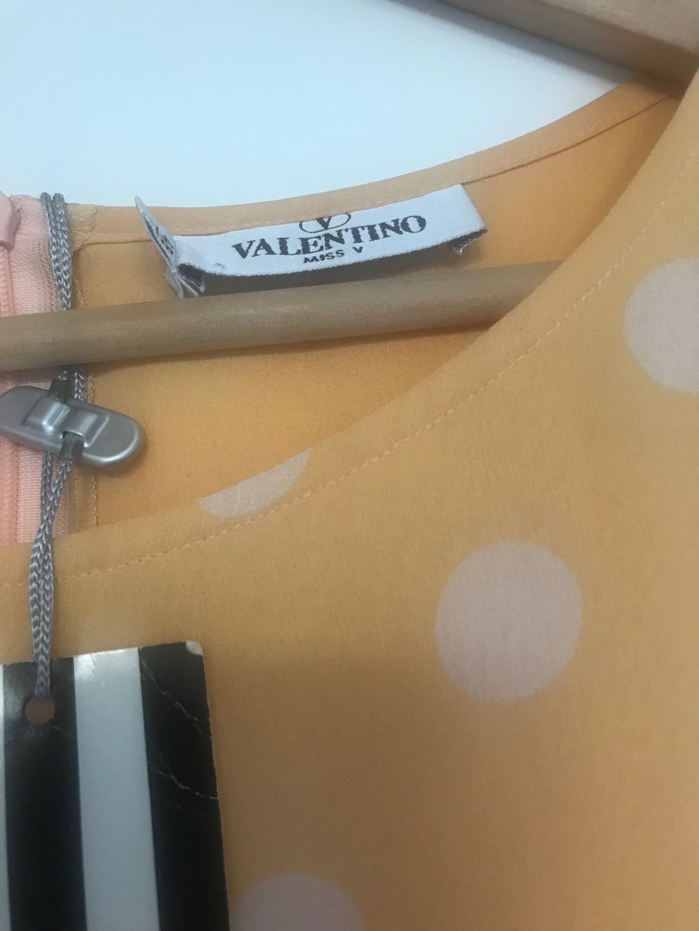 Valentino Vestiti: Valentino Vintage Kleid aus Seide – Nuovo (secondo la descrizione) da Eggersriet venduto da VintageCouture86 1