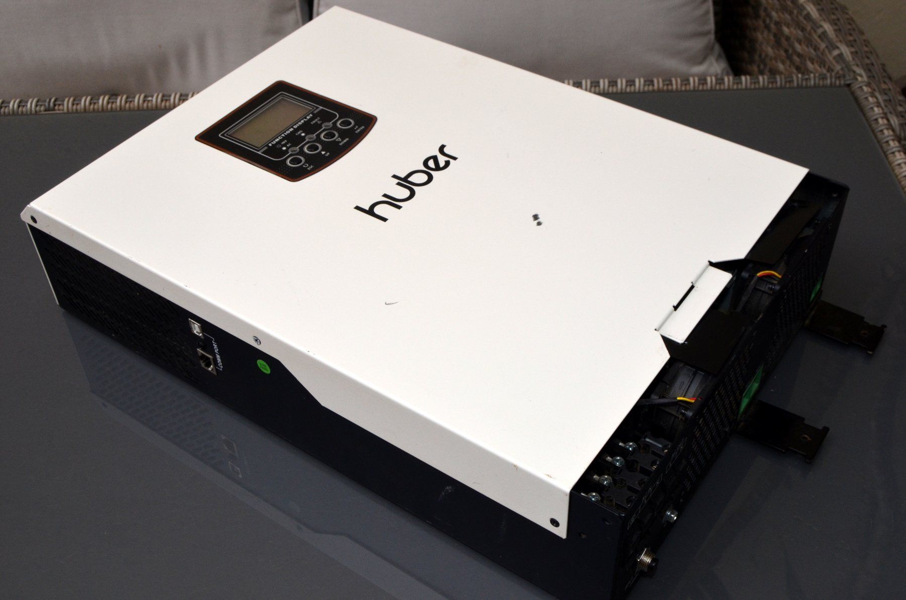 Inverter: Huber Basic One 3024 MPPT Plus Hybrid Solar Inverter – Usato da Collonges venduto da arashee 1