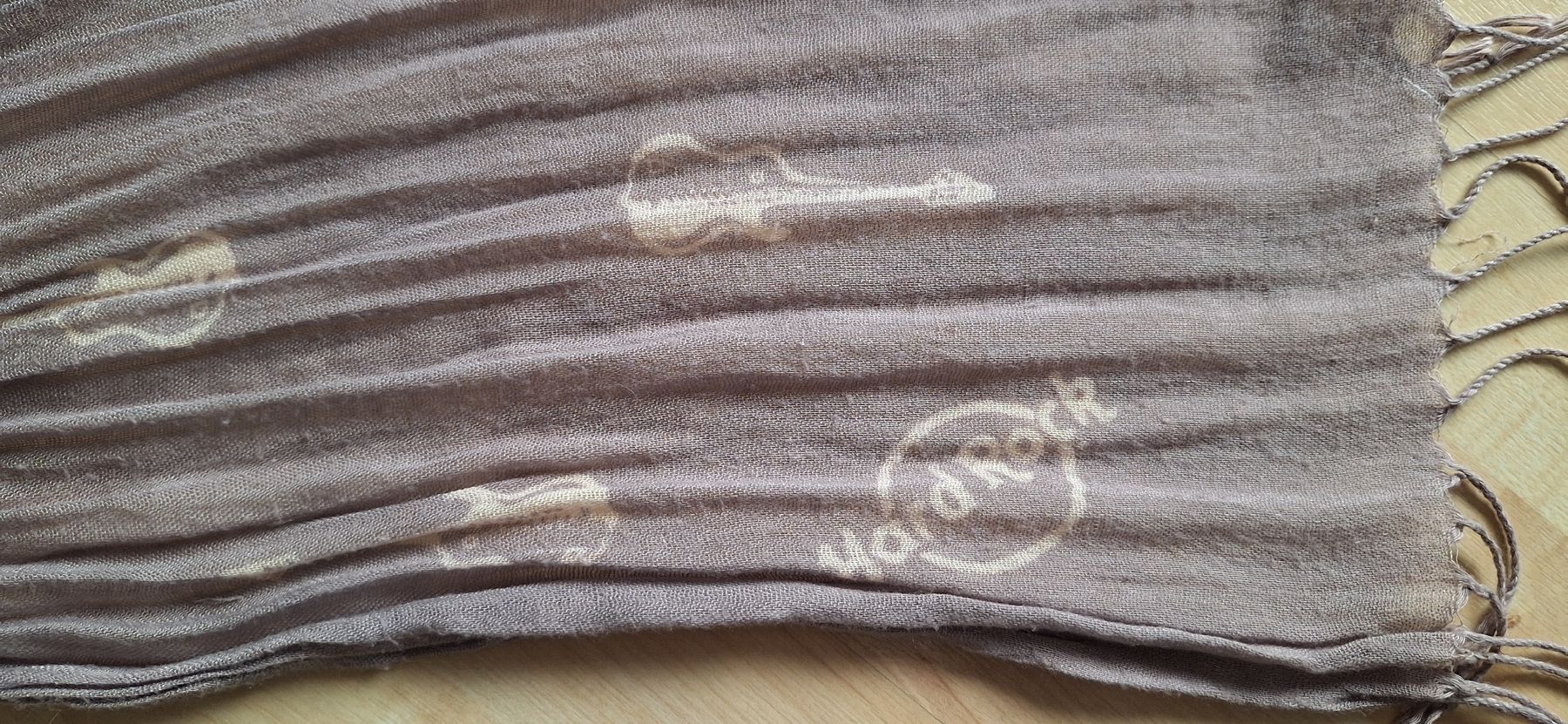 Foulard & Sciarpe: Schal lila Hardrock Café – Usato da Lupfig venduto da Nanda89 1
